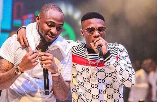 Davido and Wizkid strengthens friendship as Mo-hits Unites on stage